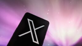 Musk’s X intenta recuperar a los anunciantes con descuentos